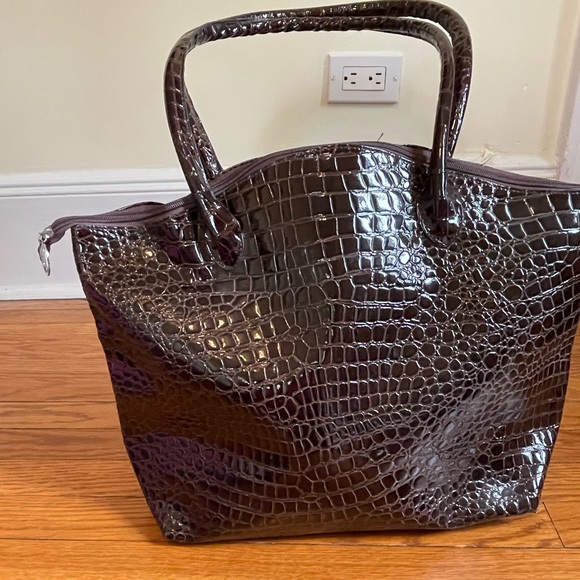 Faux Croc Patent Tote. New. - Picture 4 of 4